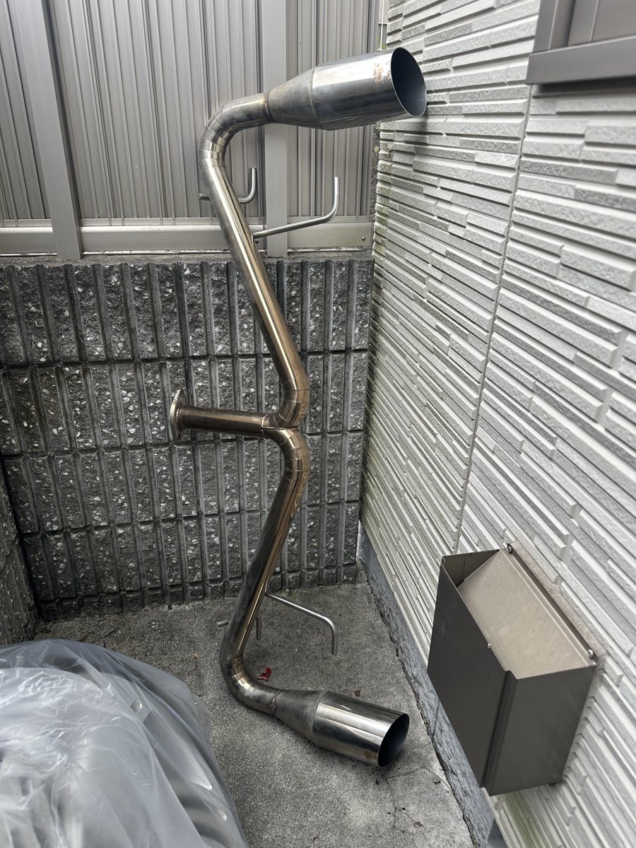 da_zc31s's tweet photo. BMアクセラ(1.5Lガソリン)用の鉄パイプも誰か1万くらいで持って行ってくれ https://t.co/p3F8VkbHn3
