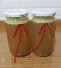 Kemik suyunun üzerindeki yağı dökenler…
Size kötü bir haberim var.

Sorun o yağ değil.
Sorun size 50+ yıldır anlatılan masal.

Kemik suyunun üzerindeki yağ hayvansal yağdır.
Biyokimyadaki adı belli: doymuş yağ.

Ve evet, açık söylüyorum:
“Doymuş yağ kalp damarını tıkar”