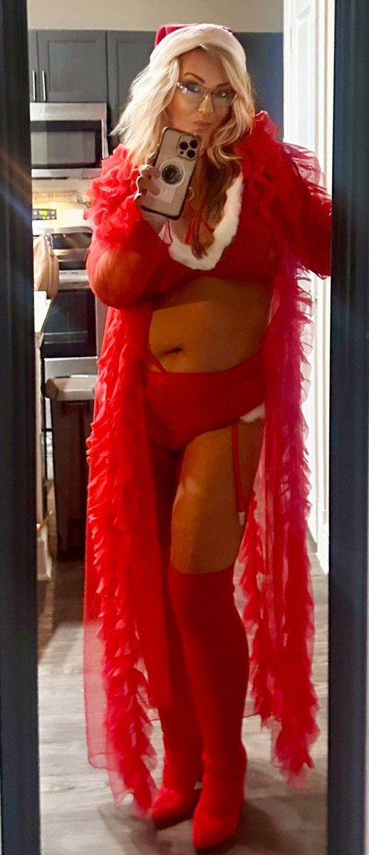 blondejenfreak's tweet photo. Santa knows I’ve been naughty. I don’t mind being watched 😈🫦

@SexyMILFs @ConfidenceIsSexy
#ClassySlut #MILFEnergy #NaughtyNotSorry #HolidayTemptation https://t.co/0M1T3zJELm