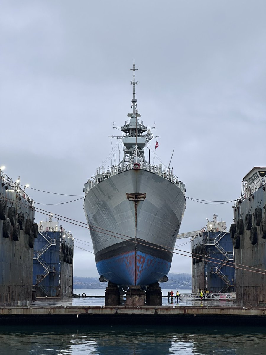 dbwillows's tweet image. Unusual sight at Ogden Point today - one of our frigates (HMCS Vancouver) in a floating drydock.