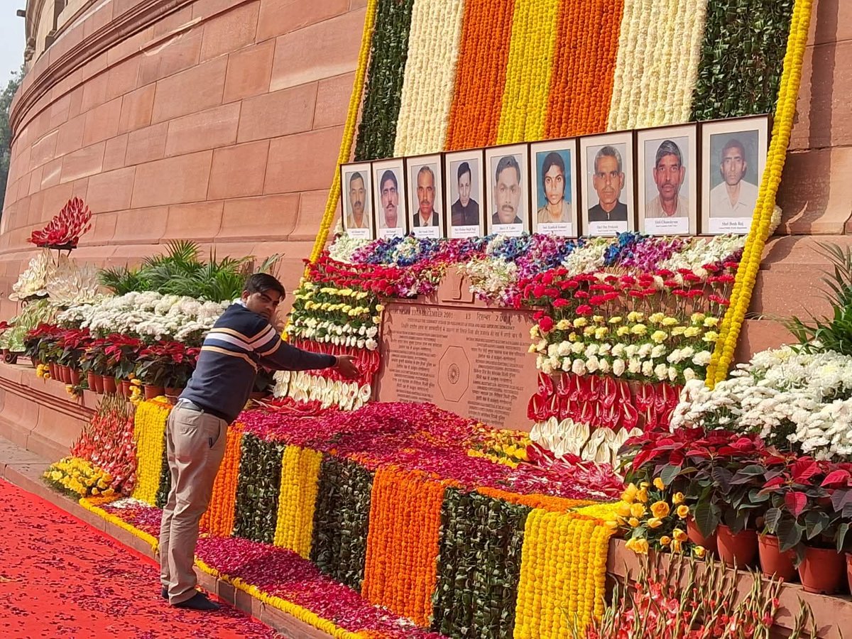 भारतीय संसद पर आतंकियों के आक्रमण को विफल कर प्रजातंत्र की रक्षा के लिए बलिदान देने वाले शहीदों को आज उनके शहादत दिवस पर सादर श्रद्धांजलि |
#FilePhoto