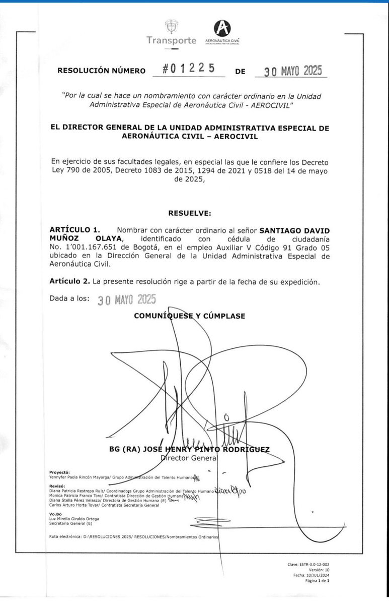 Melquisedec70's tweet photo. Su cargo es de muy bajo nivel (auxiliar 2 dado que aún es estudiante de pregrado), Gabriela participa en reuniones de alto nivel y su poder le da para que nombren también a su hermano como auxiliar V en la misma @AerocivilCol 

Y me informan fuentes internas que su poder es mayor, desde cuando el general (r) Pintó la dejó nombrada.