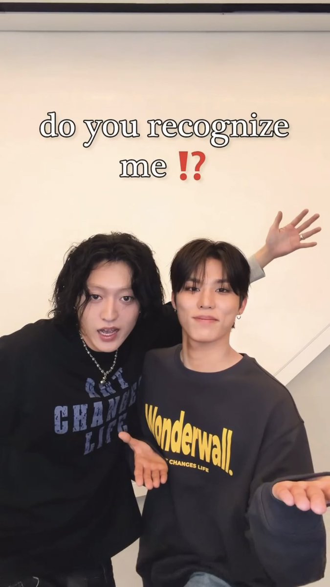 “i keep my distance”
“but you still catch my eyes”
“tell me baby”
“do you recognize me”

VERY HAJEONGWOO TAAAAAAAHAHAHAHHAJSAAAAAAAAAAHCK