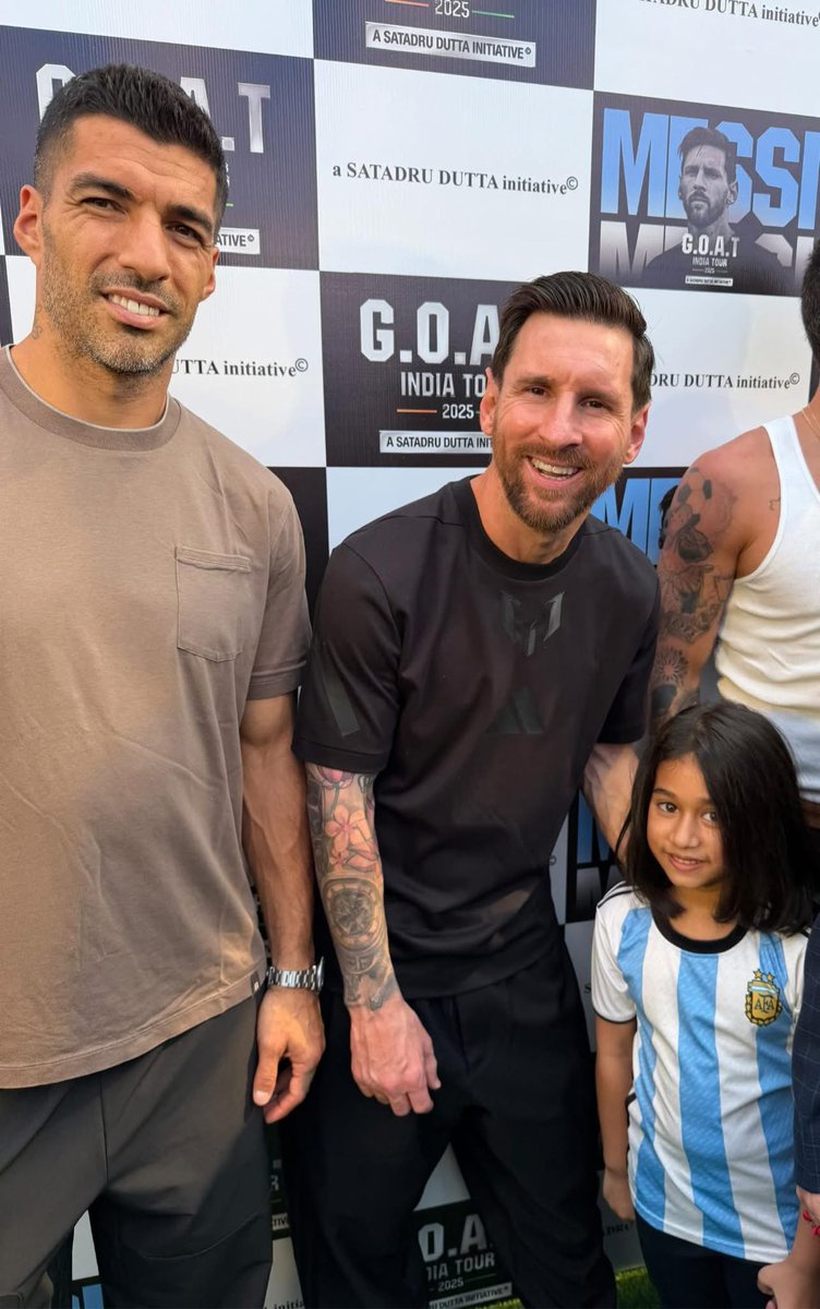 indraroy's tweet photo. Once she grows up, she will know the value of this picture…
#messi #kolkata https://t.co/SUrnSbjSxw