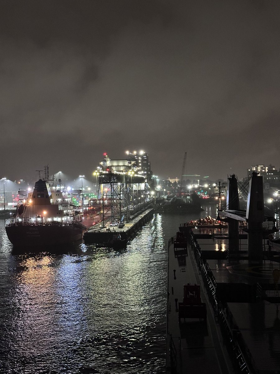 dbwillows's tweet image. A little drizzle and a gentle flood current made for a light landing at Alliance Grain Terminal, @PortofVan