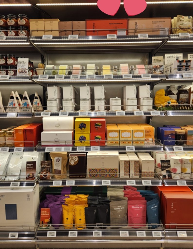 하우스오브신세계 청담점 트웰브마켓 진출

지나가실일 있으면 한번 구경해주세요🤭

곧 현대백화점에도 진출한다는 소식🎉