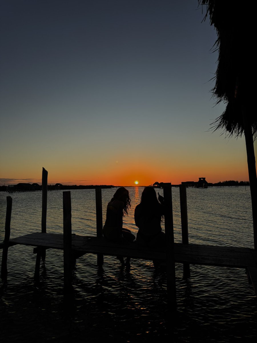 nancygueevara's tweet photo. Que vida tan espectacular para querer quedarse en cada recuerdo. https://t.co/EpWHc0xJXn