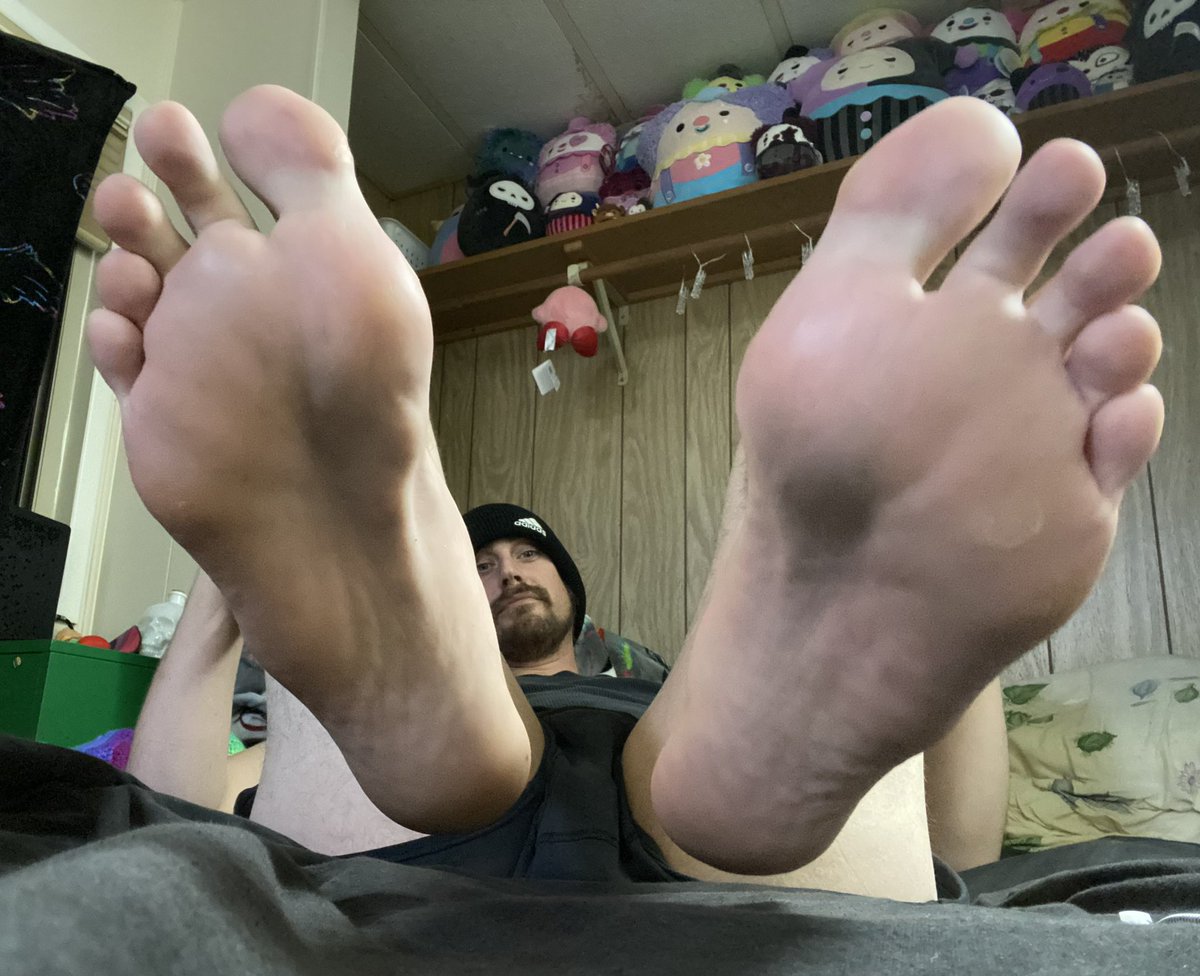 Late night massive feet - new pics on onlyfans

Onlyfans.com/yournewgiant