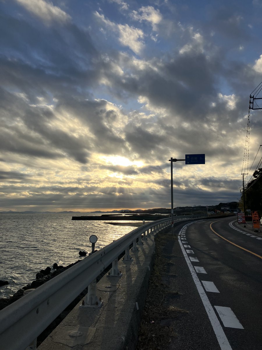 kohnoji52's tweet photo. 今日もチタハンだけど
折返したからチタイチにして
あとサンタさん何かくれはった🎅
#ゆっくり走ろう知多半島 https://t.co/5WCZgrGRll