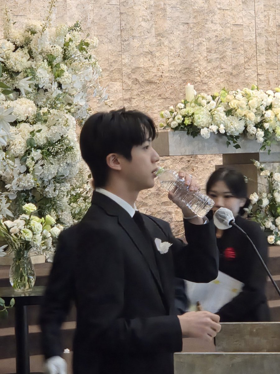 아니!!!!!!! 결혼식장 그만.