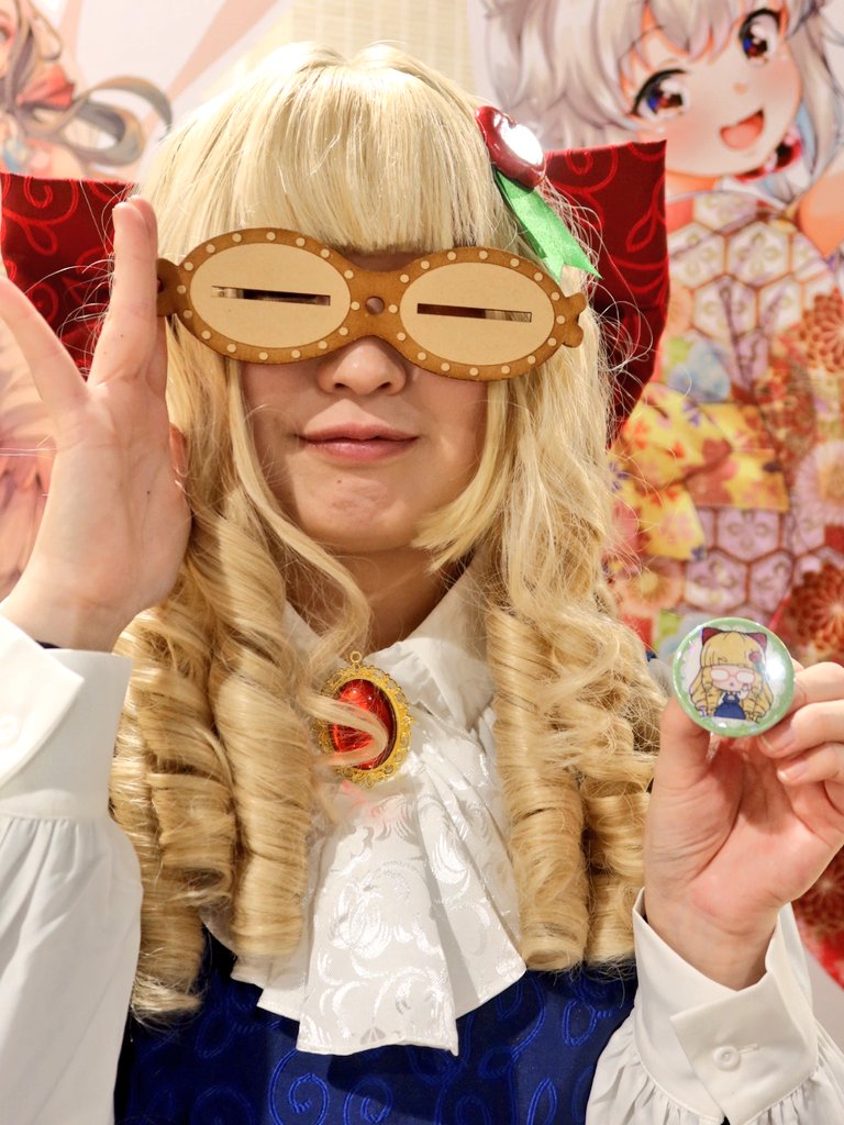 ヒロロの一階で、缶バッジのワークショップをやっておりますわ