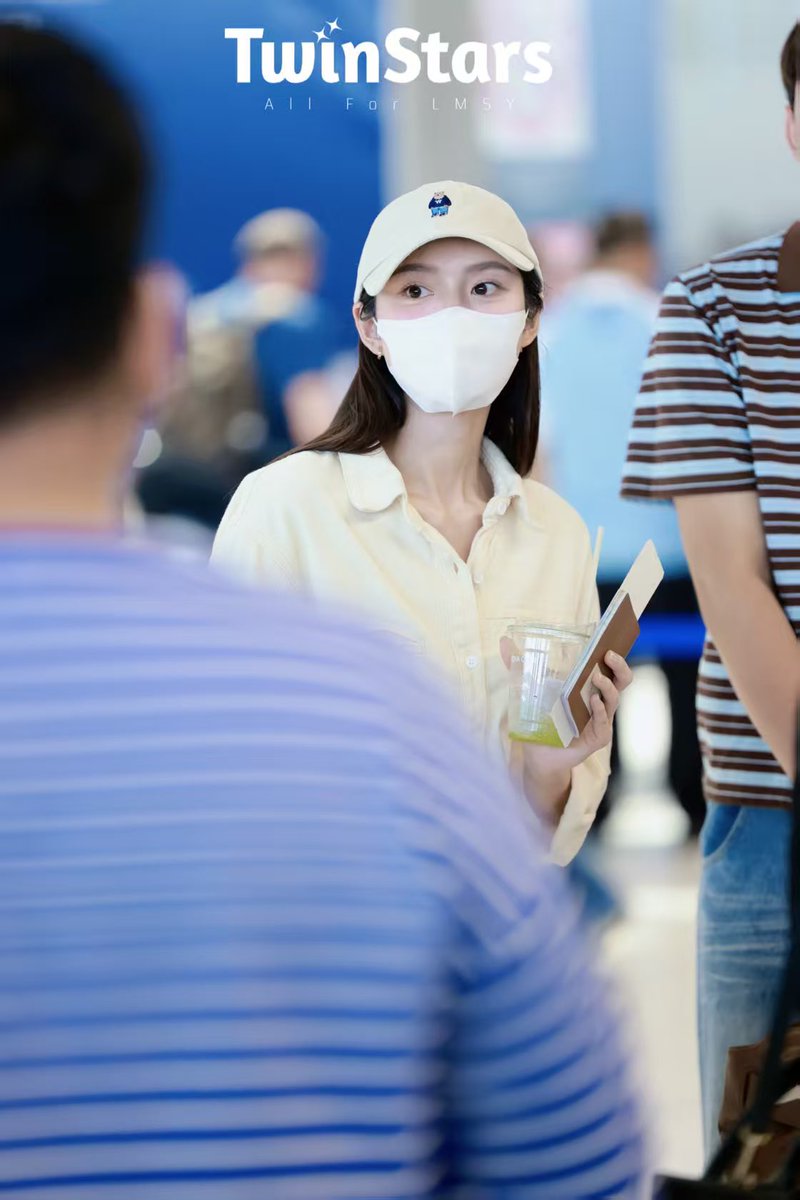 LMSYTwinStarsCN's tweet image. 💫 𝟐𝟓𝟏𝟐𝟏𝟑 𝐋𝐌𝐒𝐘 𝐁𝐊𝐊 𝐝𝐞𝐩𝐚𝐫𝐭𝐮𝐫𝐞🛫💫

#ลูกหมีซอนญ่า #LMSY 
#SonyaSaranphat 
#LMlookmhee