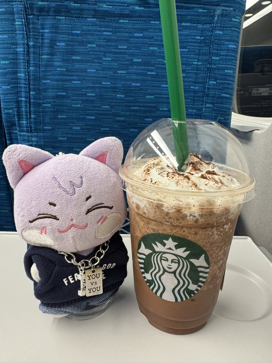 さぁーーこれらか国立へ💙防寒対策ばっちり😂寒いなんて言ってられないぐらい盛り上がりましょう🎵