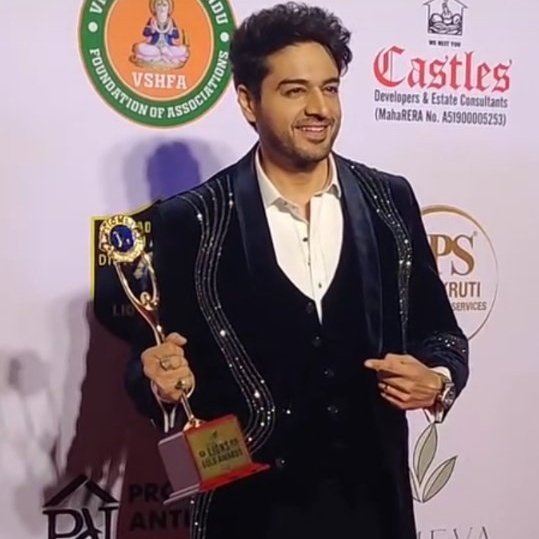 Watching your idol receive all the love, appreciation, and success is pure sukoon 🫶
This smile melts the hearts of millions of your fans 😋❤️‍🔥
May you keep rising higher every day ✨

#GauravKhanna #GauravKhanna𓃵 #KhannaKaKhaandaan #BigBoss19 #BB19