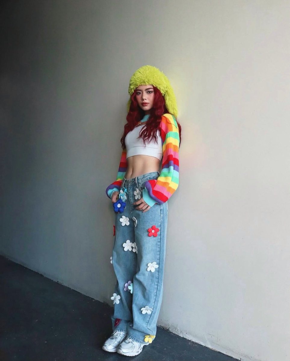 kerenriaaa's tweet photo. tb to my Binified fit coz it’s #BloomSelfieDay 🤭♥️

#bsd https://t.co/0TpsJfDXyg