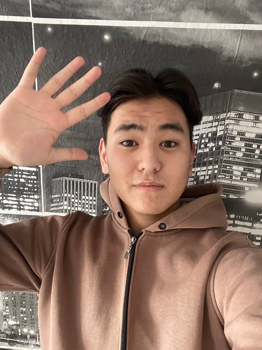 Getting ready for a live broadcast 🤪🤝