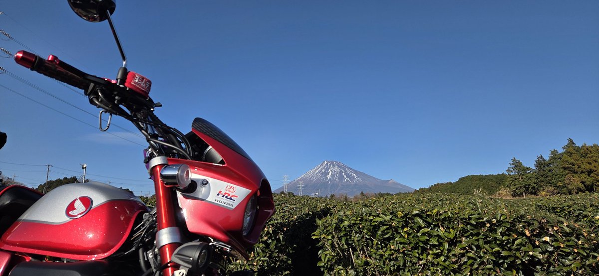 寒いけど良い天気☀
今日も富士山が綺麗だ🗻 ✨
 #モンキー125  #富士山