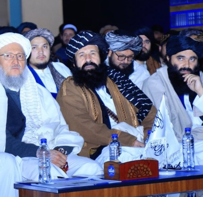 RohullahAl6325's tweet photo. خلیل حاجي ته دمرکې لپاره ورغلم،
اول یې راته وویل:
 زه15دقیقې مرکه درسره کوم،
ماورته وویل سمه ده،
کله چې مې مرکه پیل کړه50دقیقې شوه،
خدای پاماني مې وکړه،
 مرکه دومره ښه مخته ولاړه چې زړه یې نه کېده، خلاصه شي 
ماته یې وویل:
داخو ډیره ښه مرکه وه لمونځ به وکړو بیابه 
دوام ورکړو. https://t.co/5MJf5zquBH