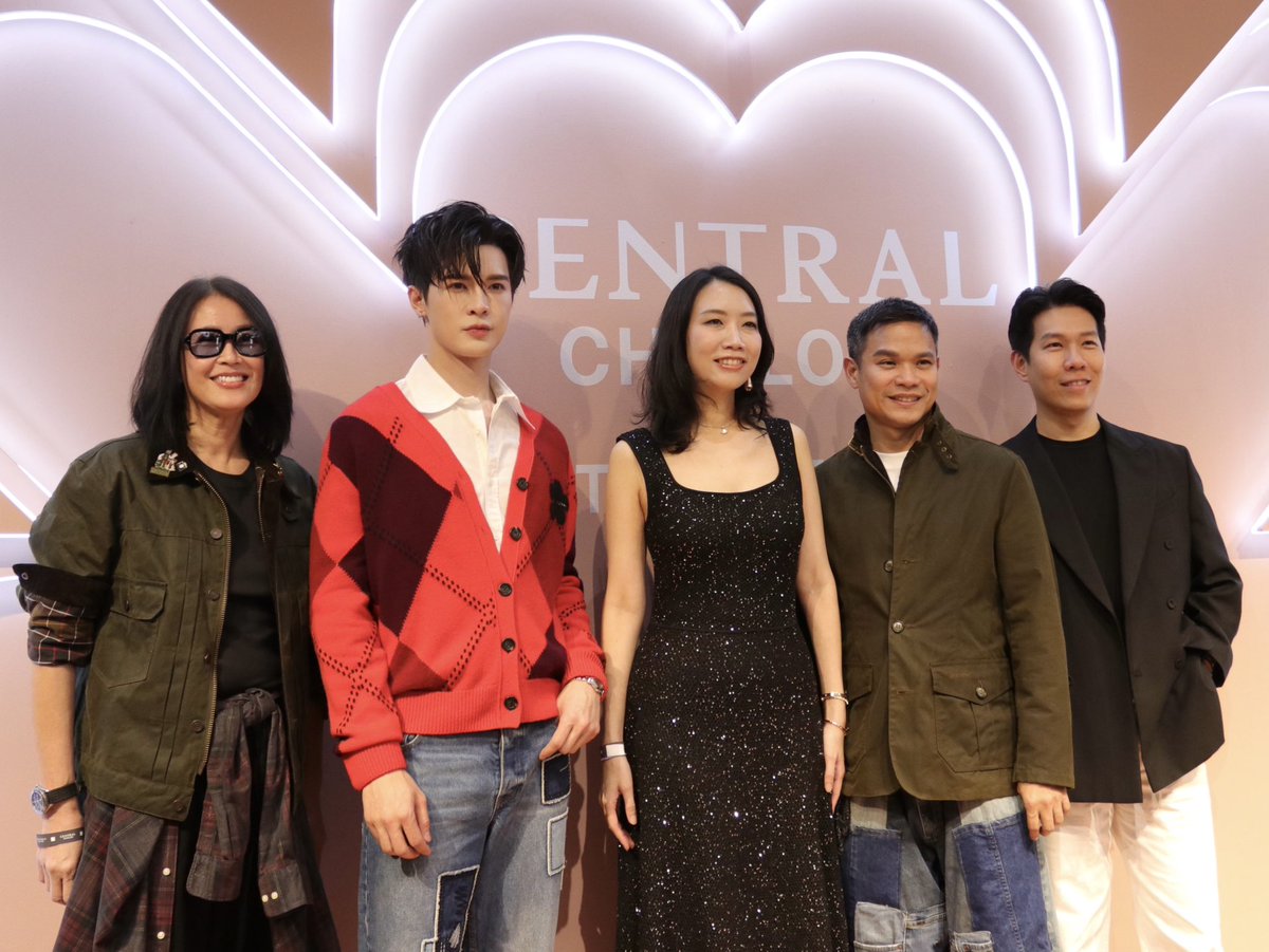 หล่อเป๊ะทุกองศา! "บิลลี่ ภัทรชนน" สมฉายาพี่ดารา เช็คอินพรมแดง Central Chidlom Every Moment With You   

 พี่ดาราคนหล่อไม่เคยทำให้ผิดหวัง "บิลลี่ ภัทรชนน" พระเอกสุดฮอตจาก ซีรีส์บอยเลิฟไทยพาวเวอร์ "อสงไขย" จากค่าย IDOLFACTORY ออร่าแรงมาก ฟาดชุดแดงแรงฤทธิ์ ร่วมเดินพรมแดง ในงาน