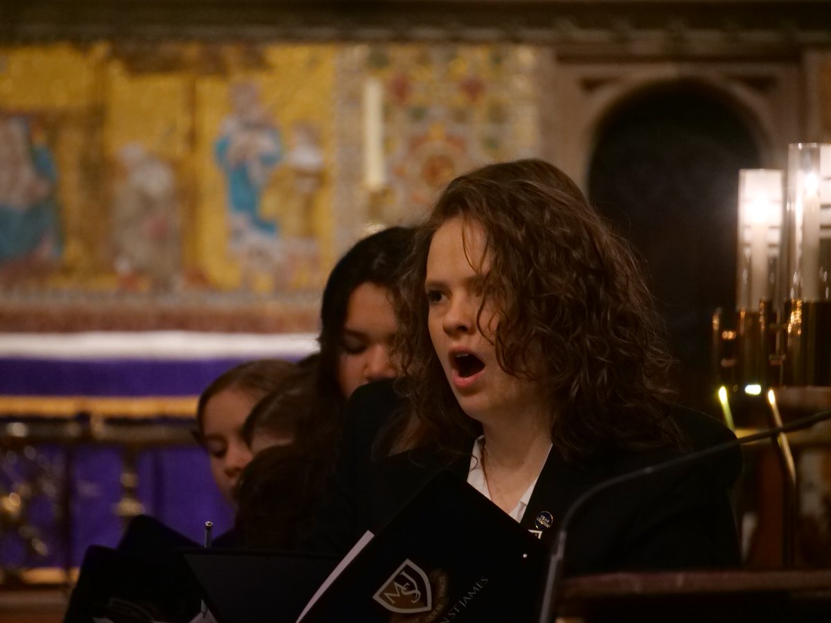 On the first day of Christmas MSJ gave to me… one magical Carol Service at Malvern Priory. 

A tradition loved by generations of students!

 #MalvernPriory #CarolService #MSJTradition #ChristmasAtMSJ
