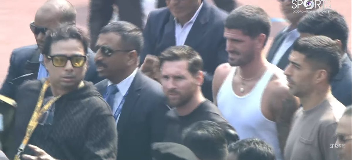 GOAT Arrived in The Salt Lake Stadium! 

#Messi #GOATIndiaTour