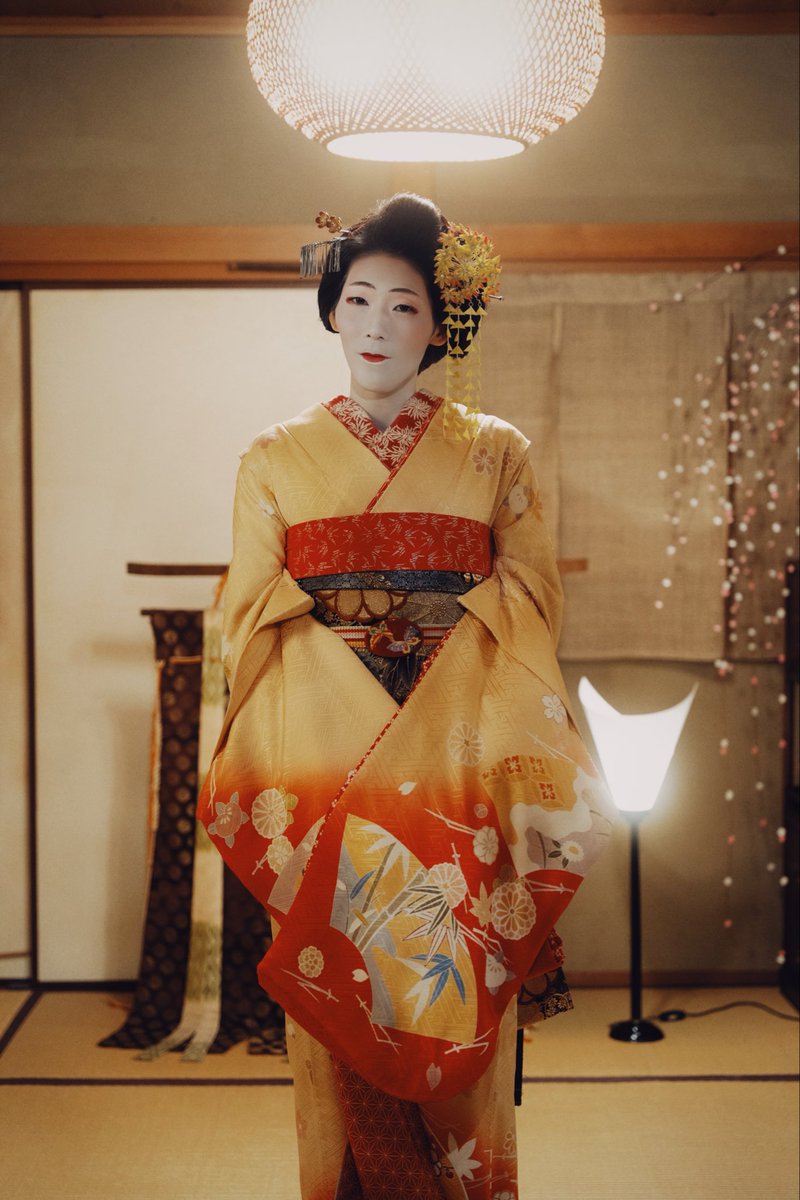 dasianjp's tweet photo. Nunca pensé que acabaría fotografiando a una maiko en Kioto.
Empecé haciendo fotos por pasión y con la cámara que tenía a mano.
Hoy sigo contando historias con la cámara que me acompaña cada día;
la Sony a7 IV con el 24–70mm f2.8
@SonyEspana https://t.co/zlMnNGiq6X