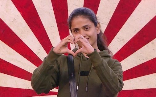 nrkv99's tweet photo. #BiggBossTelugu9 
THANUJA FOR CROWN
👑 

#BiggBossTelugu9 https://t.co/KbKnovaBMw