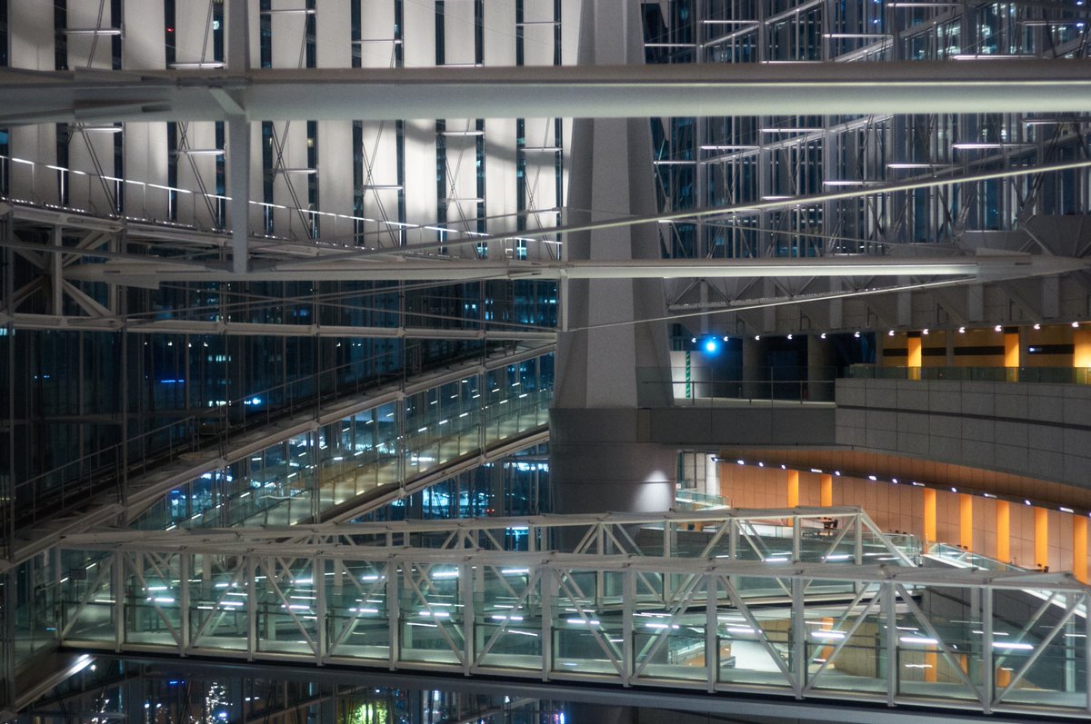 その辺で売ってた9000円のカメラ買ってきた
別にこれでいいじゃん