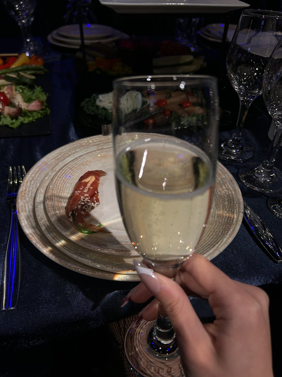 xcvi_'s tweet image. We kinda cool ig