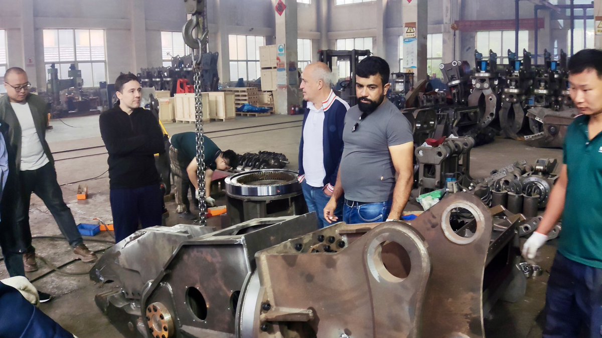 HeavyKenMachine's tweet image. My friends come from Brazil. Welcome to visit our company and confirming cooperation, becoming our distributor in Brazil! Looking forward to our next gathering with you.
#ExcavatorAttachments
#ConstructionMachinery
#MiniExcavator
#BrazilBusiness
#MiniSkidSteerLoader