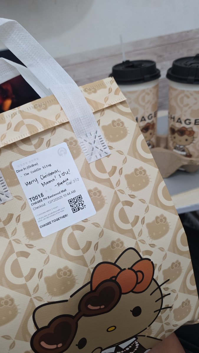 PattieAllee's tweet photo. The cuddle sling bag was actually my Christmas gift to my mama 🩷 can't wait to go home and surprise her with it ✨️🎄🎁
#srchafreen
#solennEntertainment
#CHAGEEPH #CHAGEETOGETHER #CHAGEElovesHelloKitty #CHAGEECocoaOolong https://t.co/EmmN33BOMY