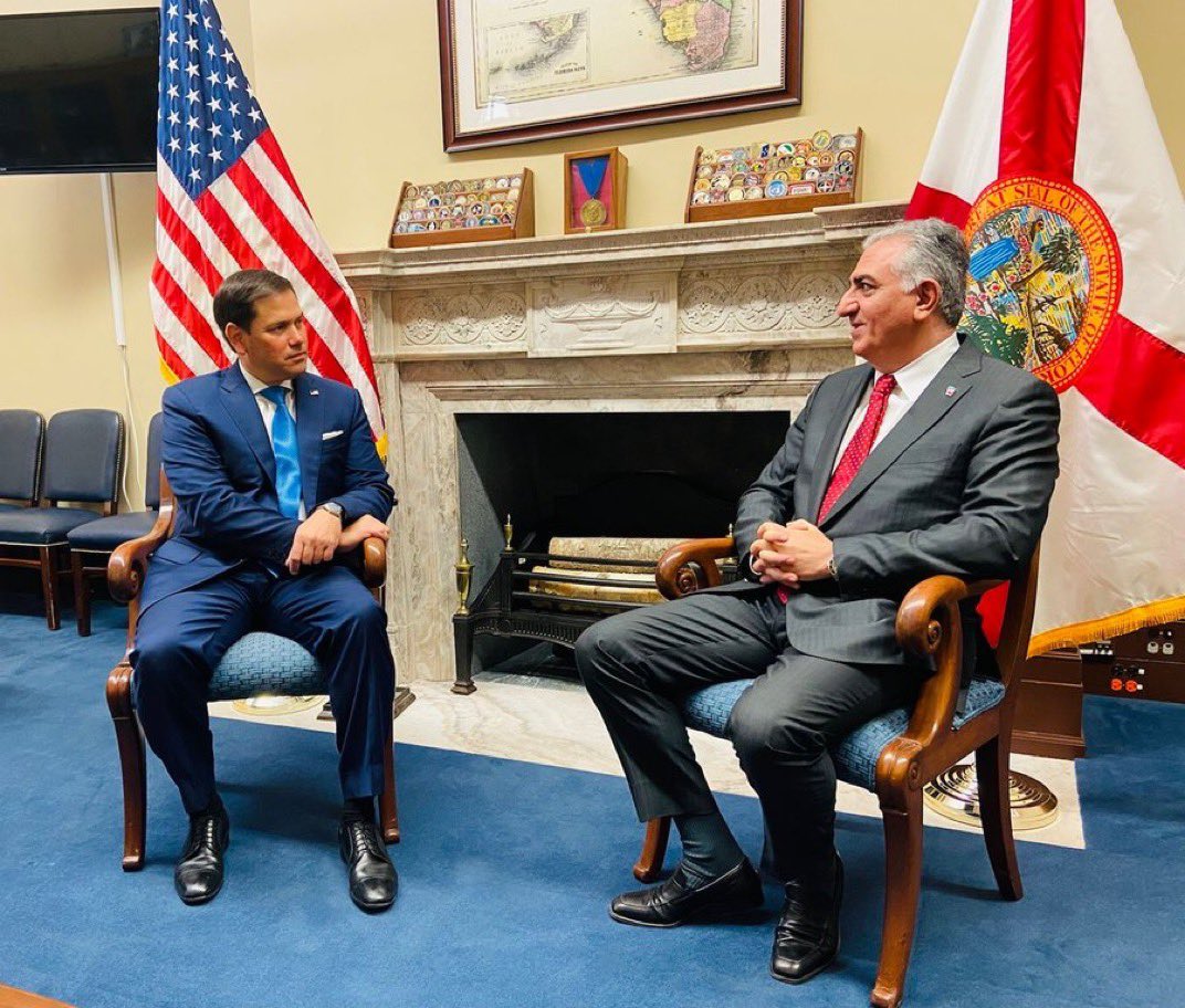 Restitutor_Iran's tweet photo. Dear @SecRubio, who is running the @USABehFarsi account? 

When the Iranian people risk everything to tell you they are your allies, and want to end an anti-American terror regime and rebuild Iran alongside @PahlaviReza, this account in turn promotes Islamic Republic propaganda. https://t.co/H2YSi89CI5