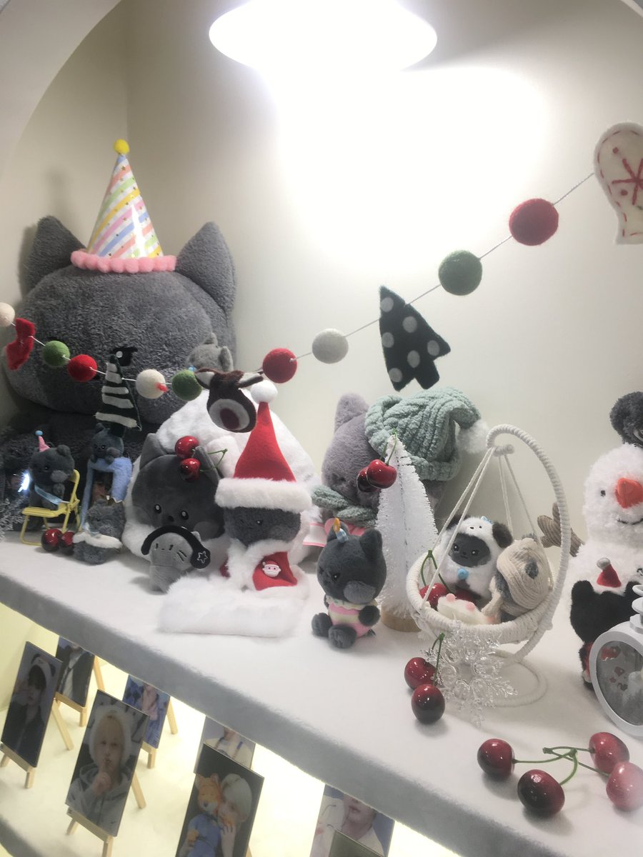 📍몰리스피크닉
여기 진짜 디피가 너무너무이뻤어요!!🥺 지웅 손가락인형이랑 대왕쿠션피버튼? 너무너무 탐났는데 뽑기 실패해서 진짜 너무 속상하지만.... 그래도 덕분에 너무 힐링하구왔어요 사진도 너무 이뻤고 웅니니가 가득해서 행복해써요🤍
#燦夢 #Luminous_Dreams #Dreams_for_Jiwoong