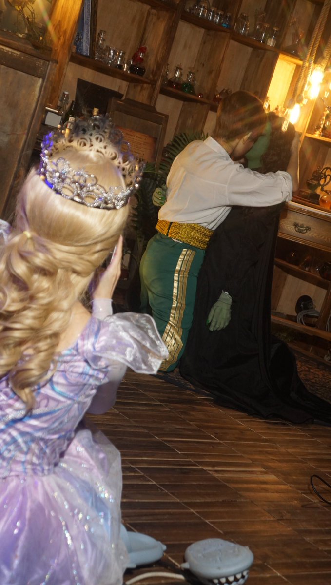 mang0505's tweet image. #wicked #forgood
Behind The Scene•••