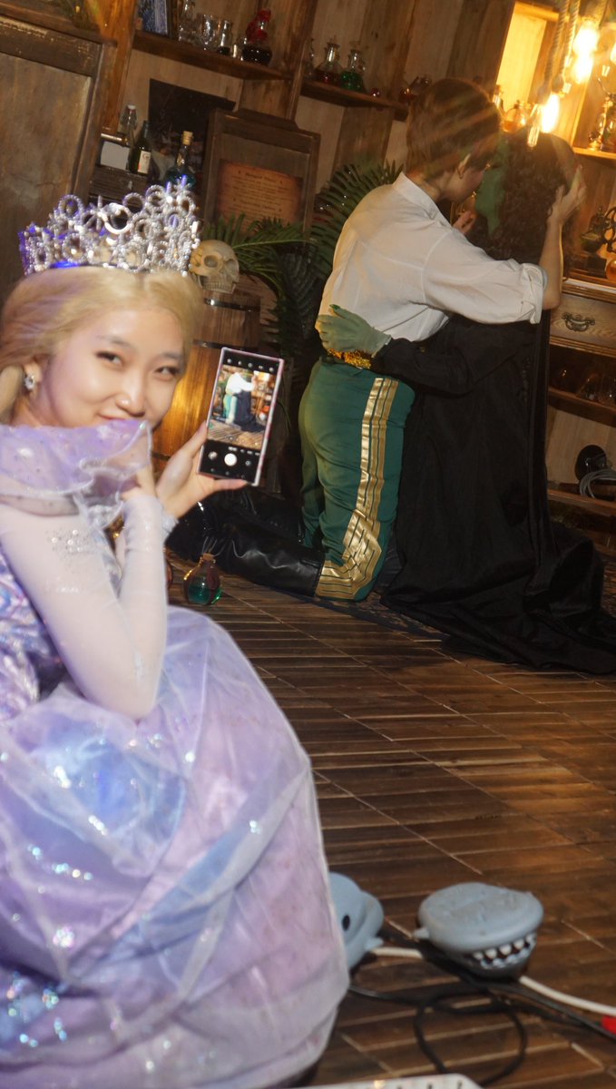 mang0505's tweet image. #wicked #forgood
Behind The Scene•••