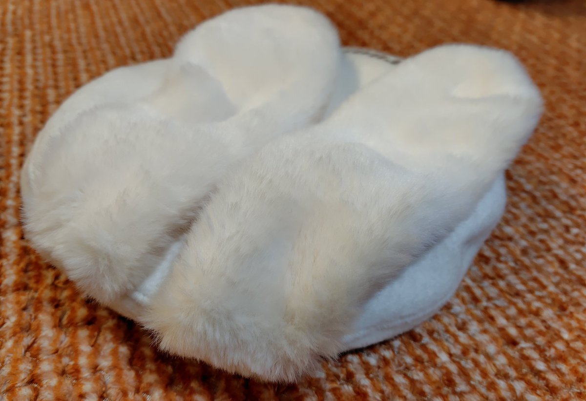 娘も喜んでくれた🐰 写真のように前後逆に着用しても可愛いかも✨