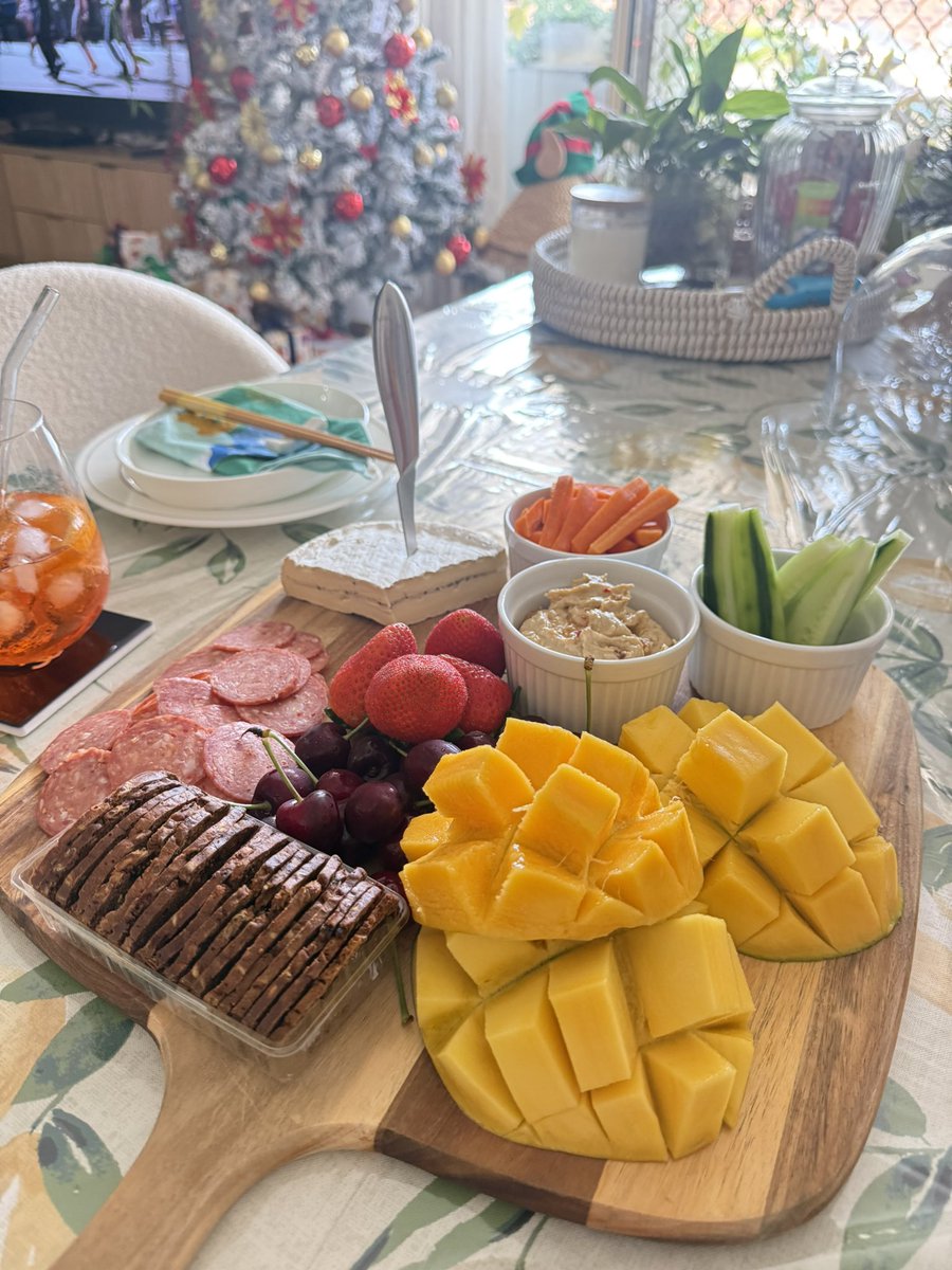 riesria's tweet image. 仲良しの同僚とクリスマスパーティー🎄
日頃頑張っている自分たちへのご褒美にマッサージ。
その後はシーフードランチ、心尽くしのおもてなしでした。