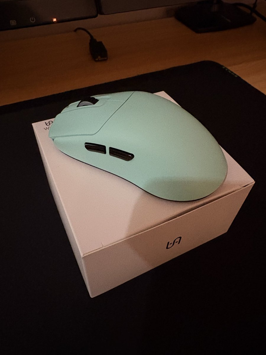 SIGmugcup's tweet photo. マウスをXE V2に新調した
VAXEEの箱がかなりコンパクトになっててビックリした https://t.co/rWG1IxxNMW