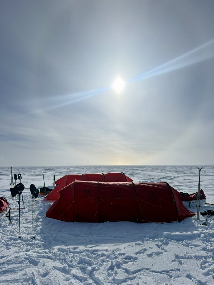 nimsdai's tweet image. Enroute to South Pole leading expedition for @eliteexped  . It’s only us and the nature for time being . Everyone’s enjoying the peace and fresh air ;) 🙌🏽🙏🏽

Ofc only wearing full on @nimsdaistore 

#everest #everestnorth #50plus8000msummits #MotivationalSpeaker