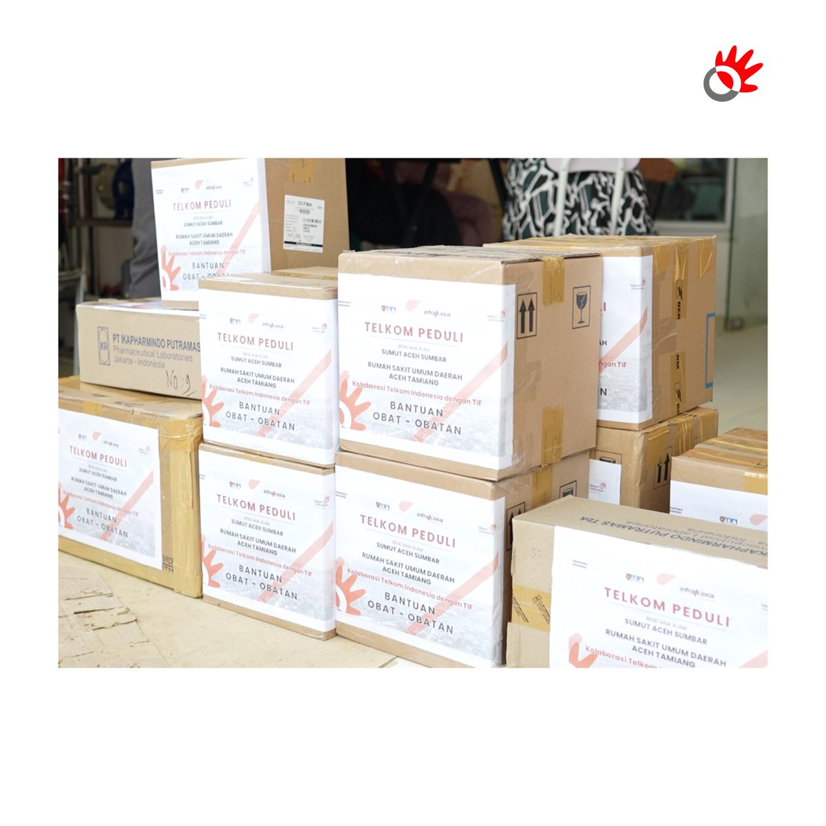 TelkomIndonesia's tweet photo. #SobatTelkom, untuk mendukung pemulihan wilayah terdampak bencana di Sumatra, TelkomGroup menyerahkan bantuan kolektif sebesar Rp2,187 milyar. Total bantuan ini mencakup dana TJSL Telkom (Rp772 juta), penggalangan dana dari operating company (Rp1,183 milyar), dan bantuan sosial lainnya (Rp232 juta). 

#ElevatingYourFuture