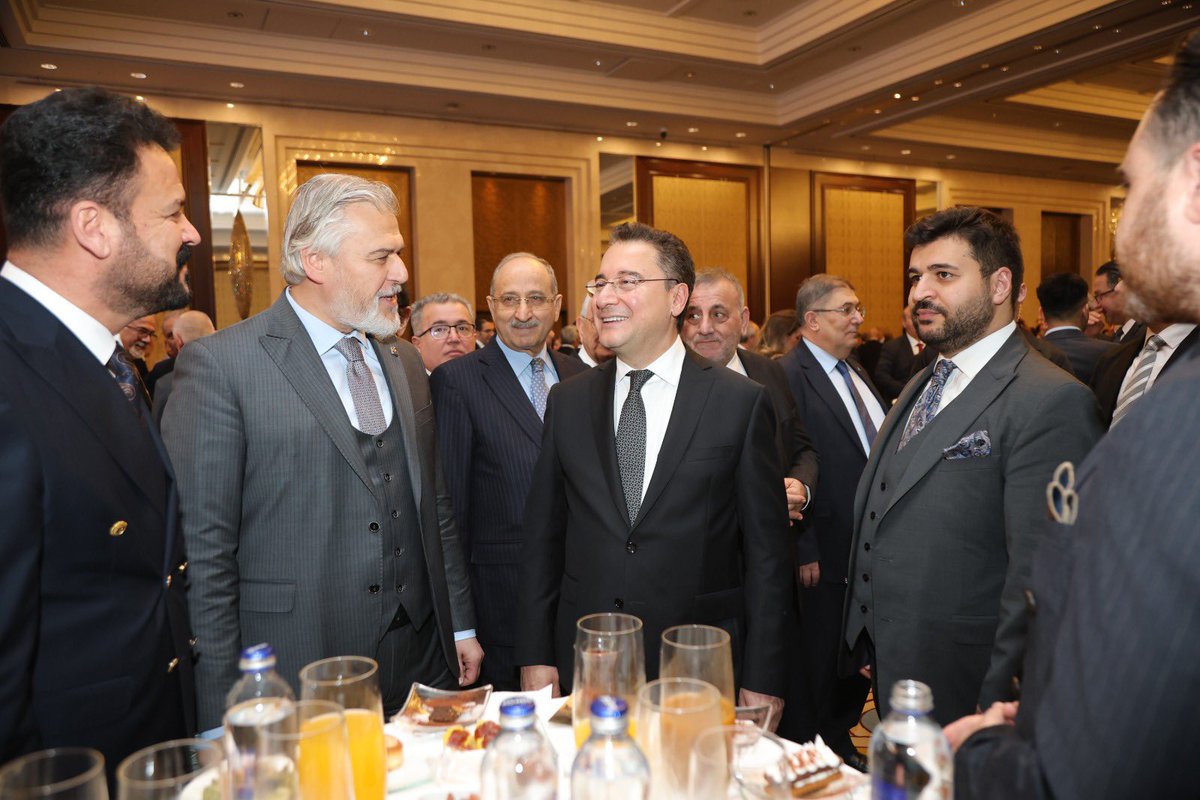 MehmedAltinoz's tweet image. TÜSİAD Yüksek İstişare Konseyi toplantısına; Genel Başkan Yardımcılarımız, Genel Başkan Danışmanlarımız ve MKYK üyelerimiz ile katılarak iş dünyasının sorunlarını dinleme imkânı bulduk.

DEVA Partisi Genel Başkanı Sn. Ali Babacan ve heyeti ile sohbet ettik.
Yeni MYK ve MKYK…