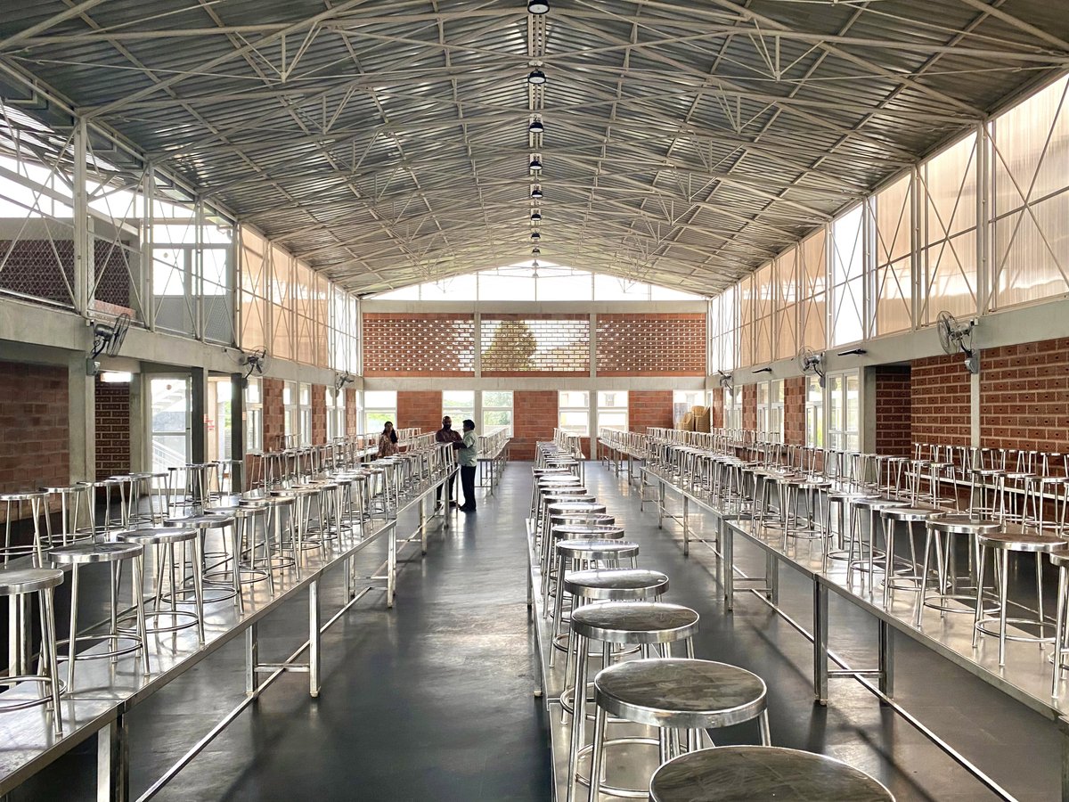 Architizer's tweet image. This community center replaces the typical industrial shed with a modular concrete-and-steel structure where hollow clay block jaalis drive natural ventilation and light. It introduces a climate-smart building language that’s easy to maintain and adapt.

📍Channarayapatna, India…