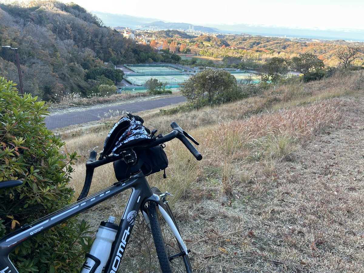 twobytwo_sp's tweet image. 今朝のポタリング🚴
冬⛄️が来た感じ🥶
倉庫6℃坂道頂上-2℃（メーター表示）
靴下カイロにトウカバー手はヒーター
手袋で完全武装まあカロリー消費と
気晴らしにでユルユル🚴‍♀️