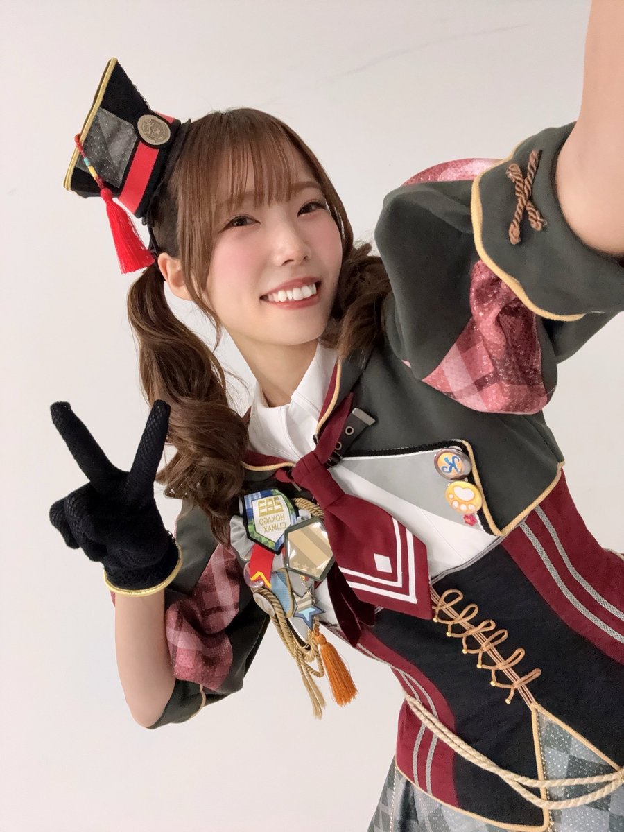 konohiyori's tweet photo. Day1、わたしも配信で見ておりましたー！！😆
このバトンを受け継いで明日のステージに立つと思うと緊張します！！！🫨⚡️

果穂ちゃんの魅力を笑顔でお届けできるように弾けてきます！🏫🧡
プロデューサーさん！！！🖋️
ヒーローに、エールをください！🔥

#アイマスMOIW2025
#アイマスMOIW2025_day2 https://t.co/JtBK7bP2XE