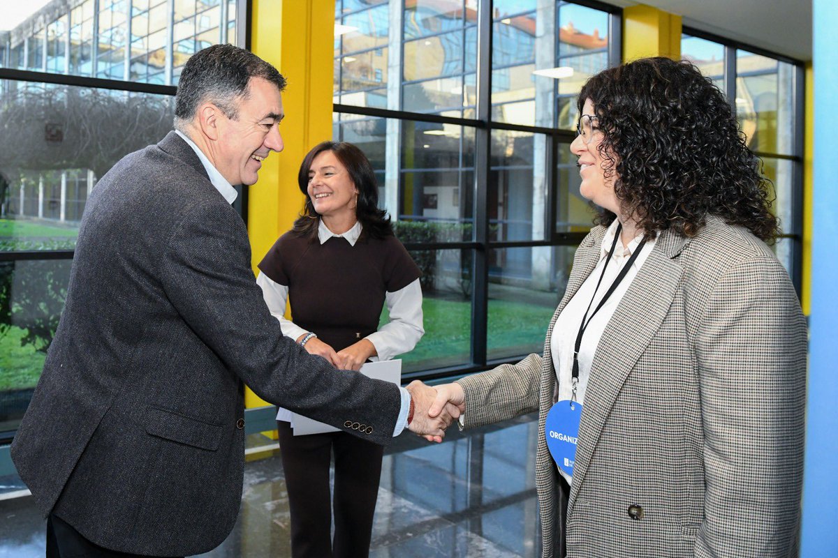 Outro sábado no que o profesorado dedica tempo a formarse. Desta volta sobre inclusión e identificación de barreiras e accesibilidade na aprendizaxe

Da man de especialistas e colectivos de atención á diversidade, procuramos fórmulas para avanzar na igualdade de oportunidades