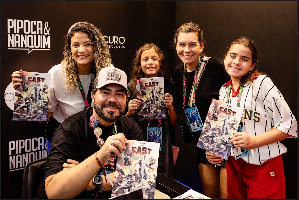 Jbuchoa77's tweet photo. Registro do lançamento do @comicsthecast no stand da @Chiaroscuro_Ofc durante a @CCXPoficial . Obrigado por esse momento inesquecível! #thecastcomicbook https://t.co/CiRbNKG4EM