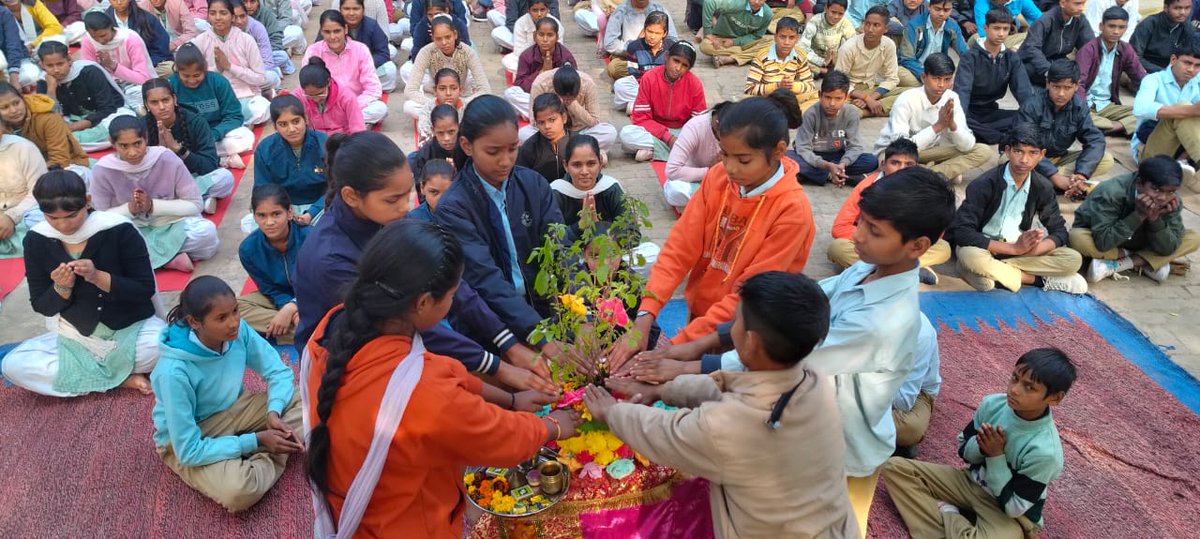 दिनांक 12-12-2025, संत श्री आशारामजी आश्रम अलीगढ़ द्वारा तुलसी पूजन कार्यक्रम आयोजित किया गया, जिसमें श्रद्धाभाव से तुलसी पूजन कर विद्यार्थियों को भारतीय संस्कारों, सेवा भाव और सद्भाव का संदेश दिया गया।