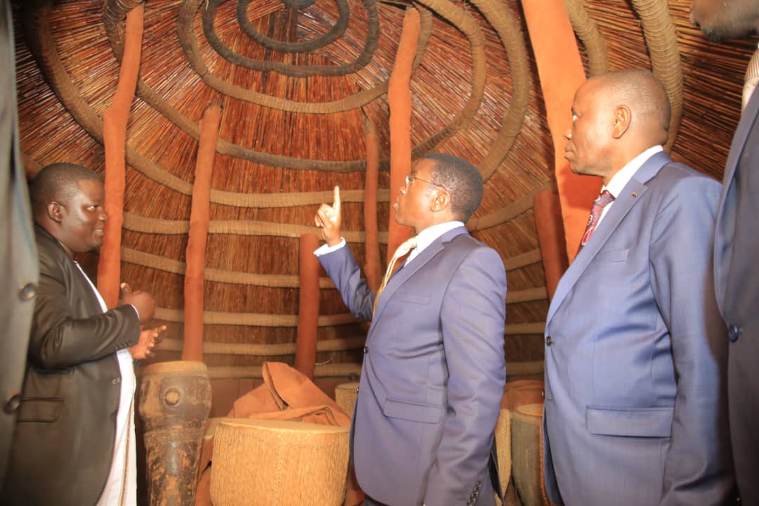 ew_segawa's tweet photo. Mukuuma Ddamula @cpmayiga yesterday, announced the completion of the renovation works at the #Kasubi Royal Tombs, omulimu oguwemmense obuwumbi bwa Uganda obusoba eyo mu 13 okuva mu mwaka gwa 2014
Tuli beesiimu nga'Baganda. Awangaale Nnyo eMpologoma Ensajja 💯💯 https://t.co/YM0aZmmVxq