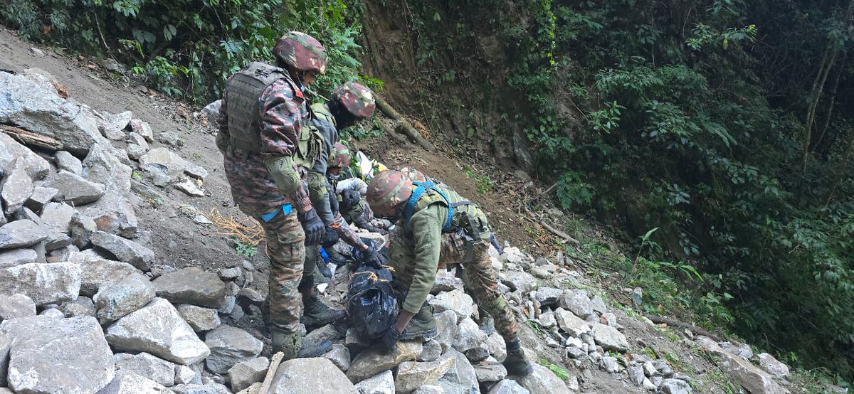 Spearcorps's tweet photo. 13 Dec update on Chaglagam, #ArunachalPradesh truck accident. Rescue efforts are ongoing to retrieve the mortal remains. #IndianArmy personnel are actively working to speed up induction of rescue equipment to expedite efforts. So far, mortal remains of seventeen individuals have been recovered from the wreckage and 20 bodies located. All stakeholders are working together towards a coordinated effort. 

13 Dec को Chaglagam, #ArunachalPradesh ट्रक दुर्घटना पर अपडेट। मृतकों के शव निकालने का  अभियान लगातार जारी है। #IndianArmy के जवान रेस्क्यू उपकरणों को जल्दी पहुंचाने और काम की गति बढ़ाने में सक्रिय हैं। अब तक सत्रह लोगों के शव बरामद किए जा चुके हैं और सभी एजेंसियाँ मिलकर समन्वित तरीके से बाकी कार्य कर रही हैं।

#IndianArmy #SearchAndRescue #Chaglagam #ArunachalPradesh #RescueOperation #NDRF #CivilAdministration #DisasterResponse

@adgpi
@SpokespersonMoD
@HQ_IDS_India
@easterncomd
@official_dgar 
@prodefkohima
@ProDefKolkata
@DefenceMinIndia
@PIB_India
