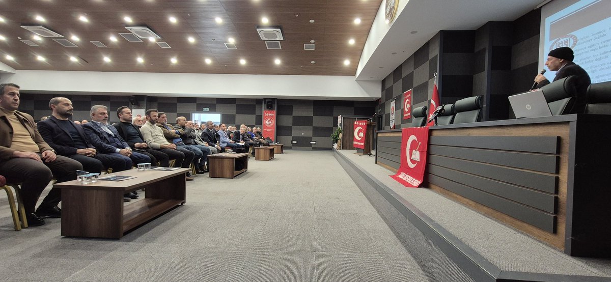Eğitim Şuramız başladı. Prof. Dr. Burhan AKPINAR hocamız "Zorunlu Eğitim" konulu sunumunu yapıyor...
#ElazığİlEğitimŞurası